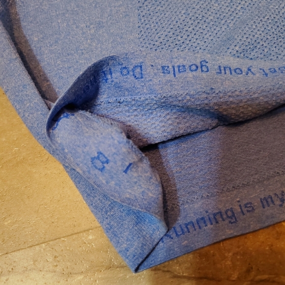 Lululemon Run: Swiftly Tech Racerback. Heathered Lullaby (blue / purple). Size 8 - Picture 10 of 14